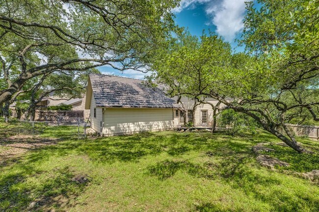 Building Photo - 6210 Cape Coral Dr