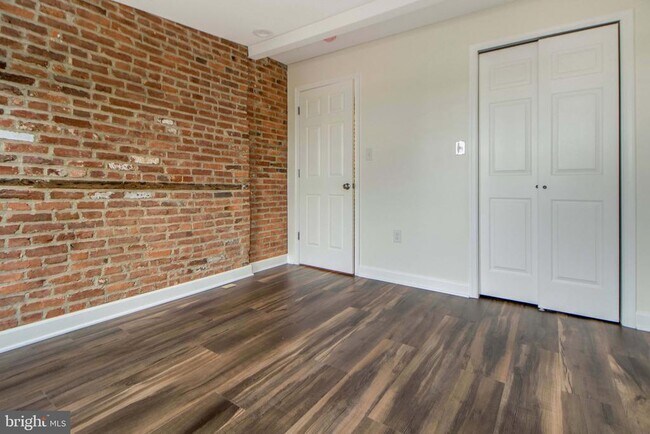 Building Photo - 333 S Conkling St