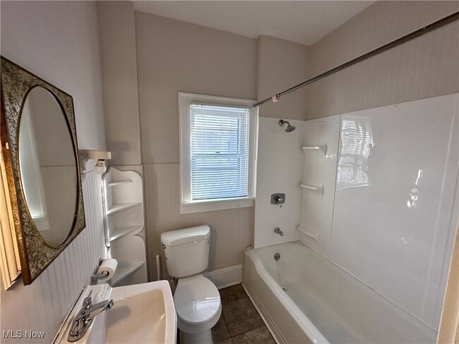 Building Photo - 349 Cloverdale Ave