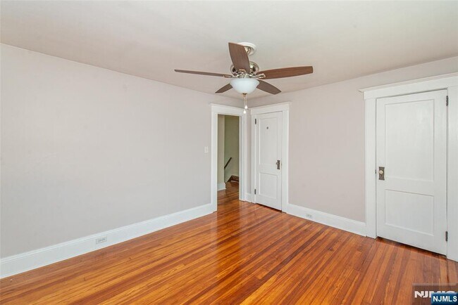 Building Photo - 156 Cedar Ave