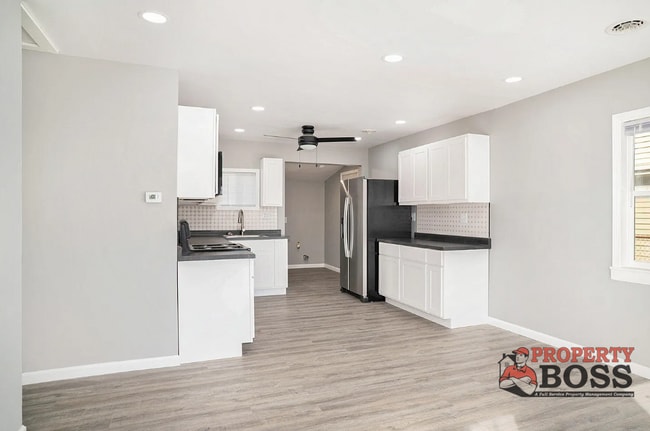 Building Photo - 4216 W 19th Plaza