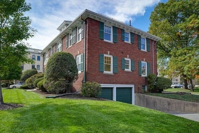 Building Photo - 71 Church St