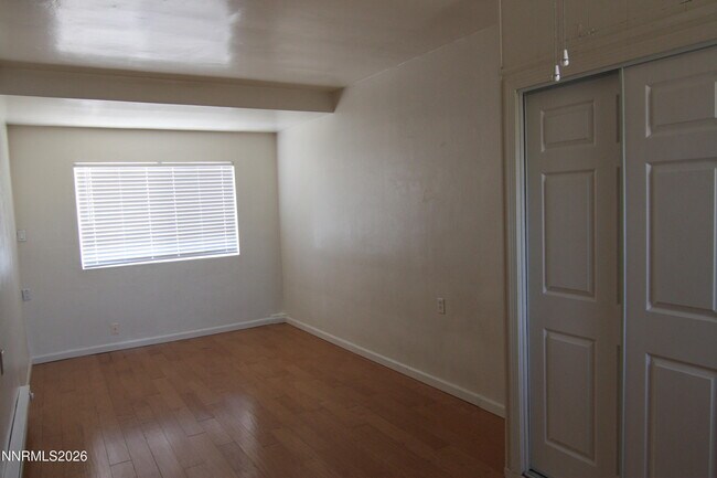 Building Photo - 1070 Kirman Ave