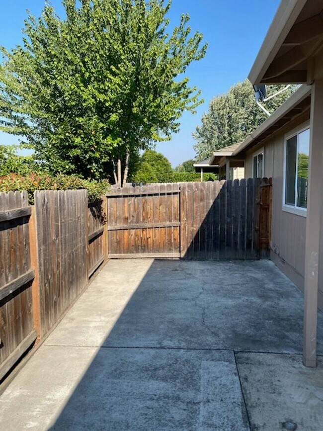 Building Photo - 2210-2214 ARLINGTON