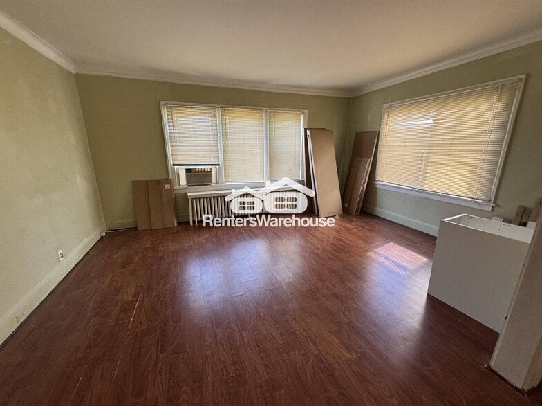 Building Photo - 3925 Chicago Ave