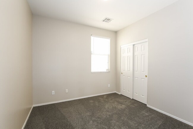 Building Photo - 5633 N Lookout Crest St