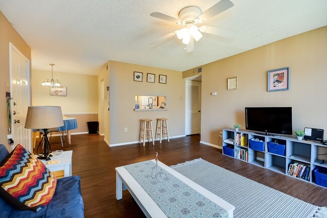 Building Photo - EL308