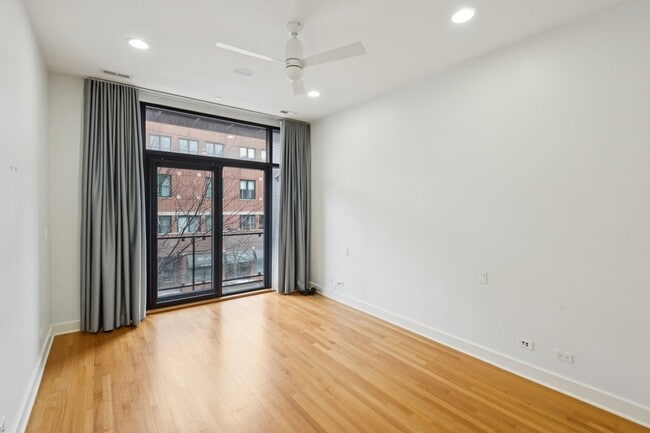 Building Photo - 2734 N Lincoln Ave