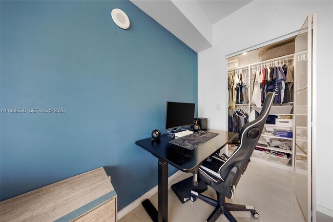 Building Photo - 3030 NE 188th St