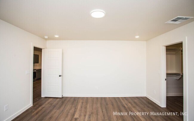 Building Photo - 2134 Langford Ave