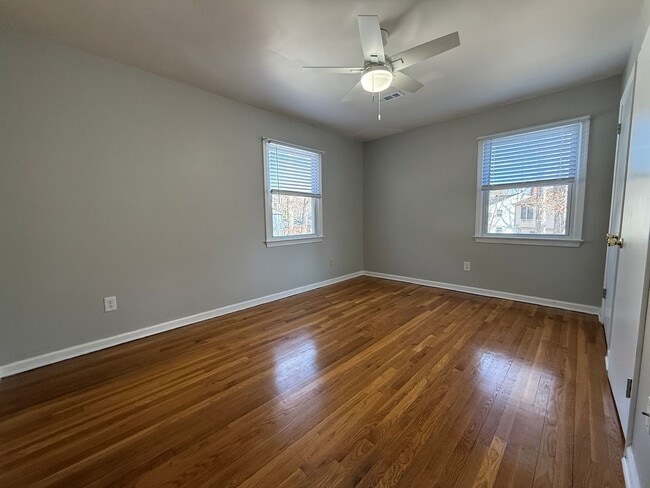 Building Photo - 4 Bedroom Home in Village Green.