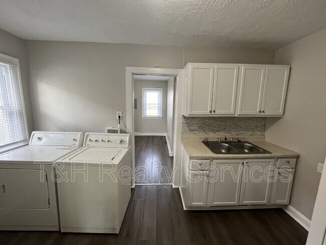 Building Photo - 1727 S Randolph St