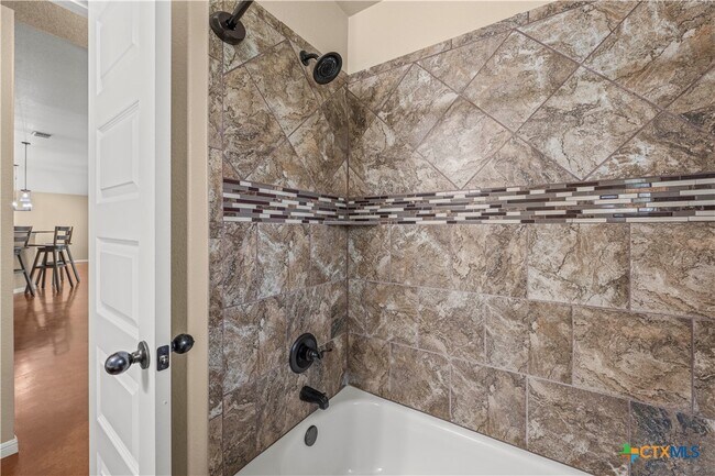 Building Photo - 314 Pointer St