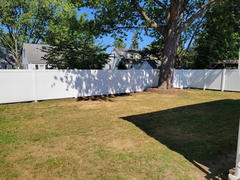 Building Photo - 17 Piermont St