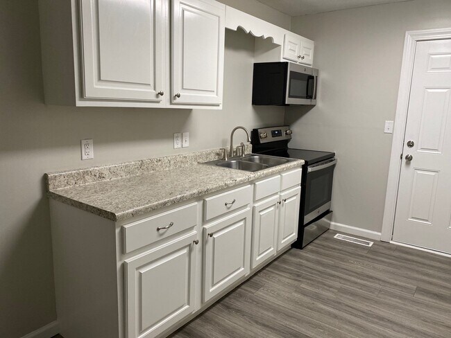 Building Photo - 19 Foxboro Cv