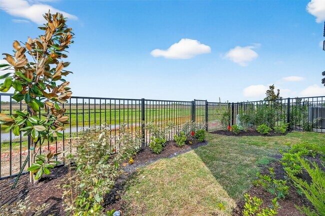 Building Photo - 16739 Lake Austin St