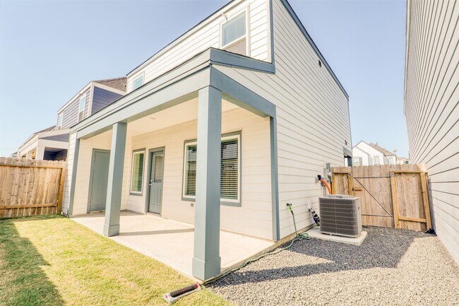 Building Photo - 3022 La Latina Dr