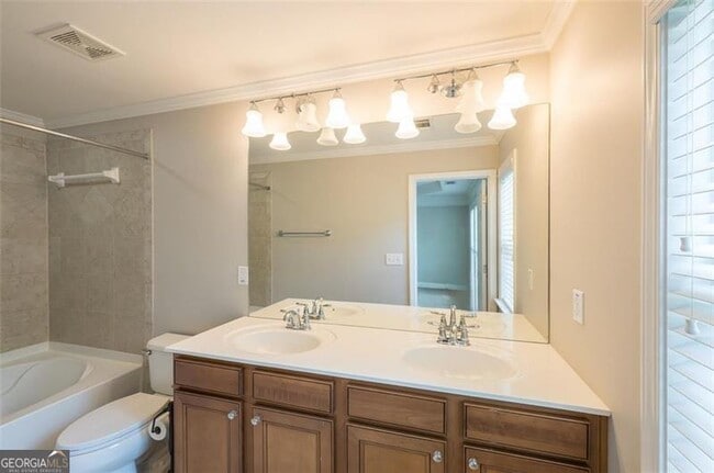 Building Photo - 2315 Limehurst Dr