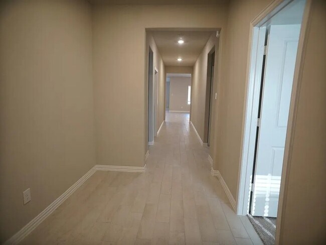 Building Photo - 3921 River Rock Ave