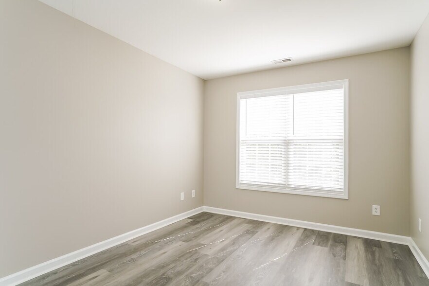 Building Photo - 8137 Marshall Brae Dr