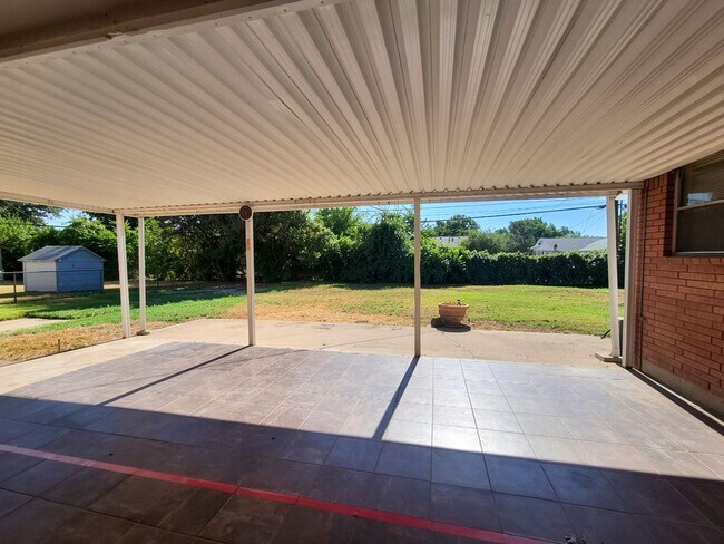 Building Photo - 1124 Harrison Ln
