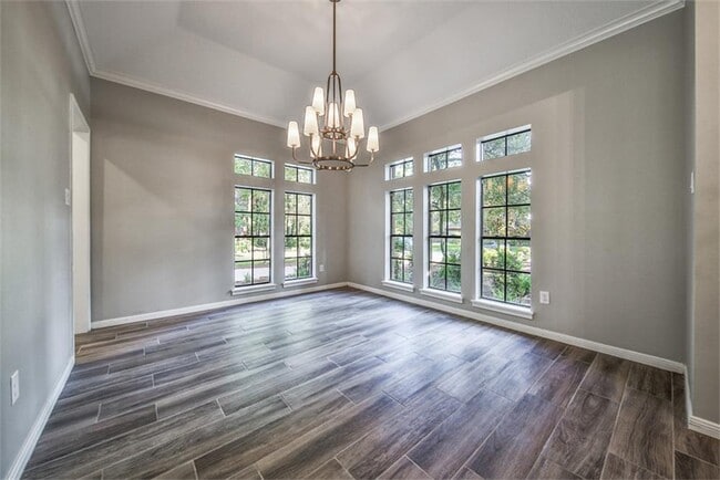 Building Photo - 10 Silent Brook Pl
