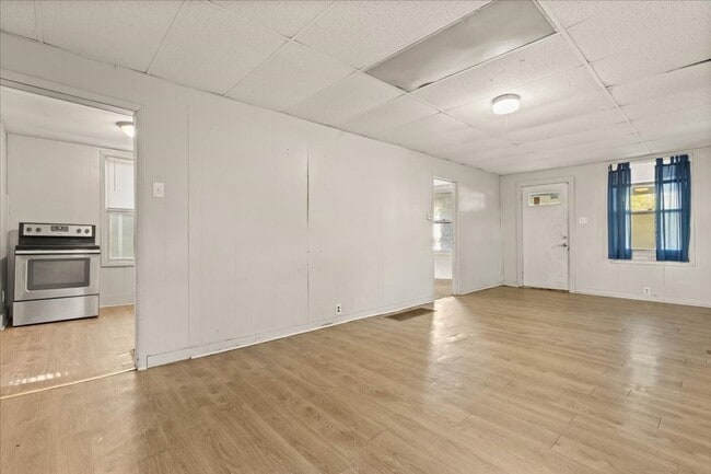 Building Photo - 3 bedroom house for rent