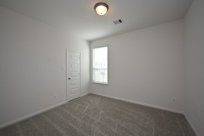 Building Photo - 4112 Farm Holw St