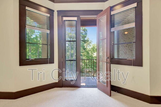 Building Photo - 250 Moss Creek Walk