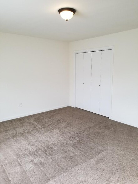 Building Photo - 5100 W Esplanade Ave