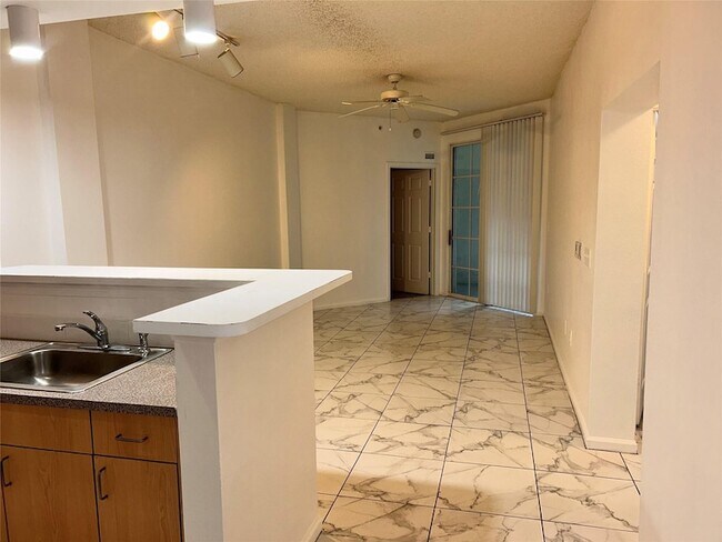 Building Photo - 533 NE 3rd Ave