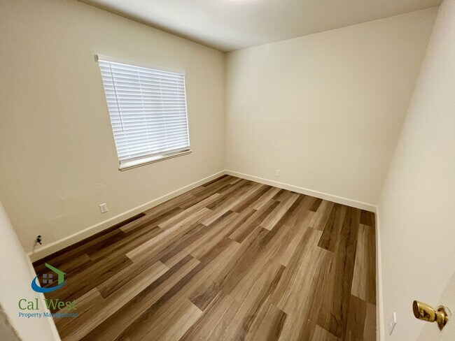 Building Photo - $2,495 - UPDATED 2 bedrooms/1 bathroom Upstairs Unit near Rose Garden!