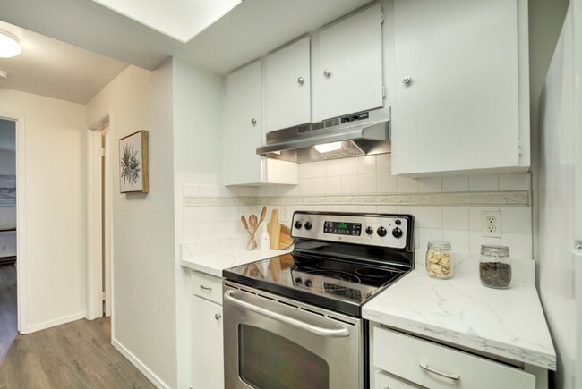 Building Photo - 14555 NE 32nd St