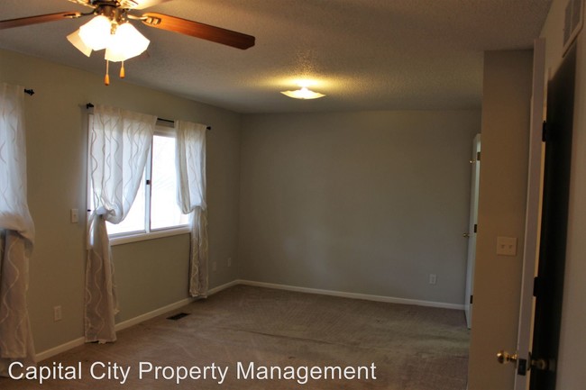 Building Photo - 3 br, 2 bath House - 6750 School St Unit 201