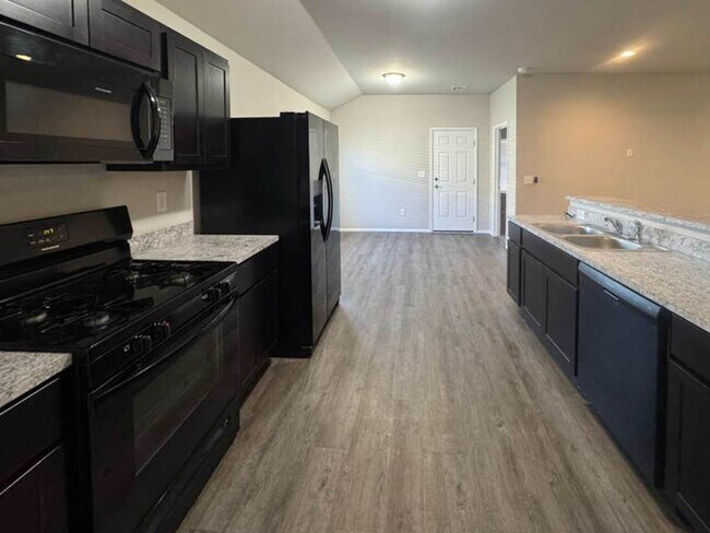 Building Photo - 3BD/2BTH Home Minutes from Lake El Reno!