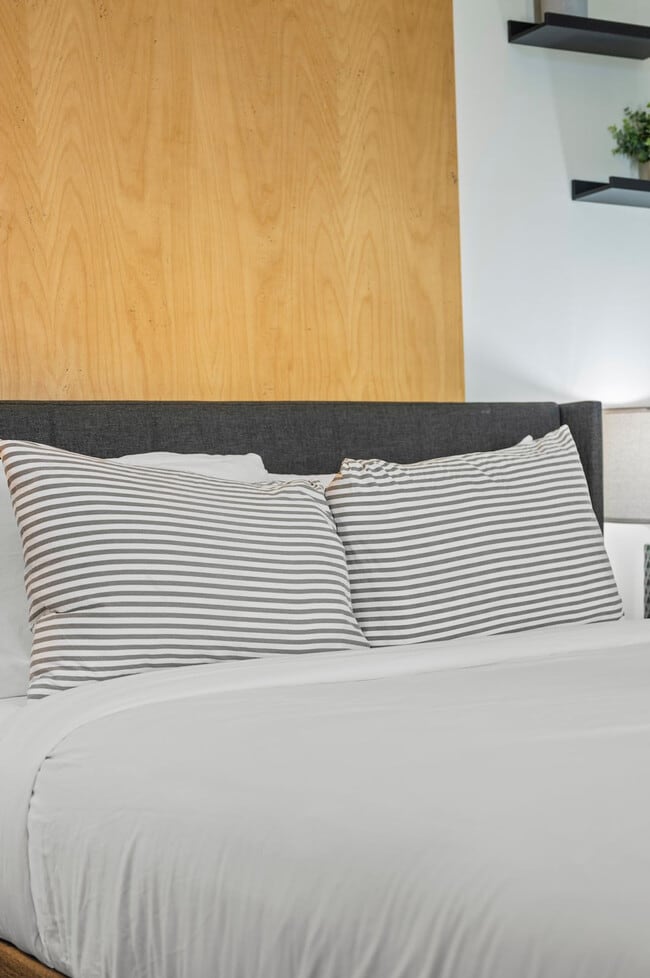 Building Photo - 160 E Berkeley St