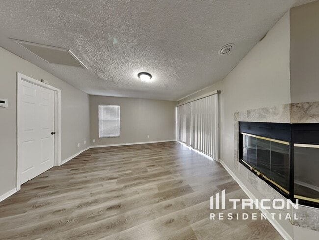 Building Photo - 15130 Heathridge Dr