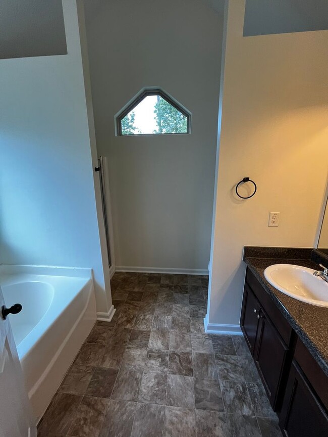 Building Photo - Beautiful 4 bedroom 2 bath in Phenix City, AL