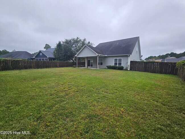 Building Photo - 109 Penquin Pl