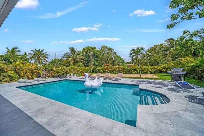 Building Photo - 305 NW 124th St