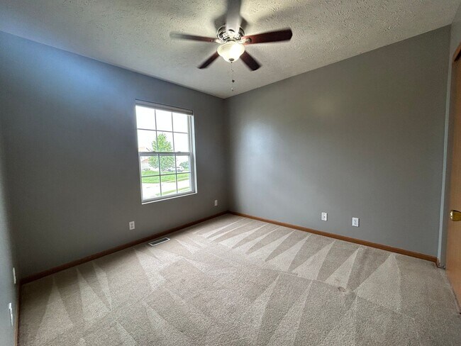 Building Photo - Home For Rent Bellevue.