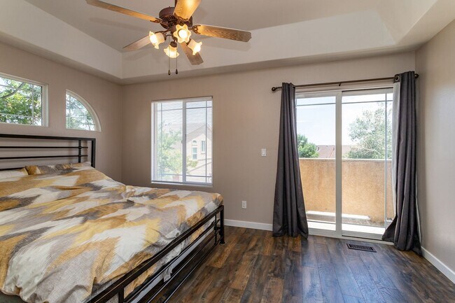 Building Photo - Bright and Airy 2-Bedroom Condo in Charmin...