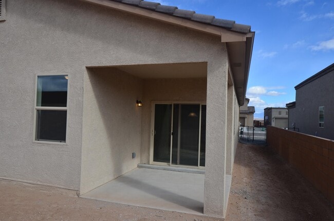 Building Photo - 1664 Valle Vista Rd NW