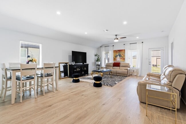 Building Photo - 31714 Melkridge Rd