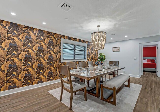 Building Photo - 532 N Palmway