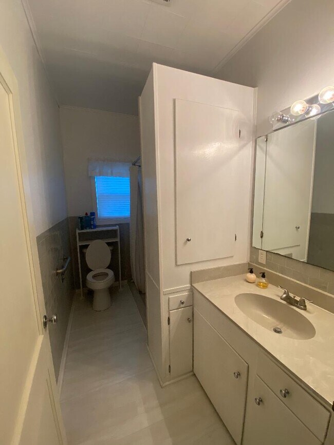 Bathroom 1 - 5195 Seale Rd