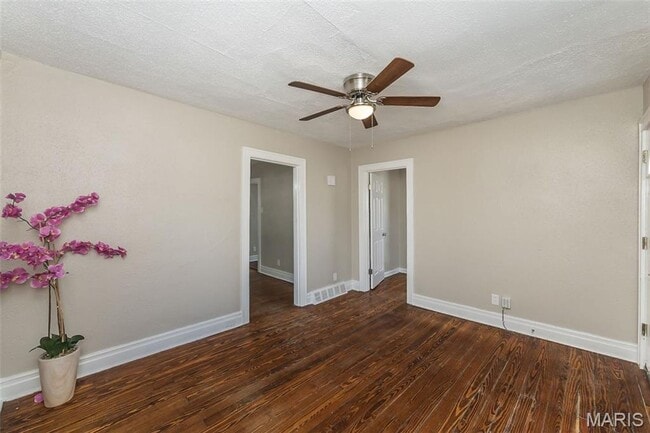 Building Photo - 2252 Dawes Pl
