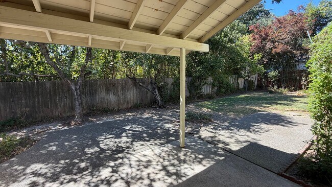 Building Photo - 7737 Southcliff Dr