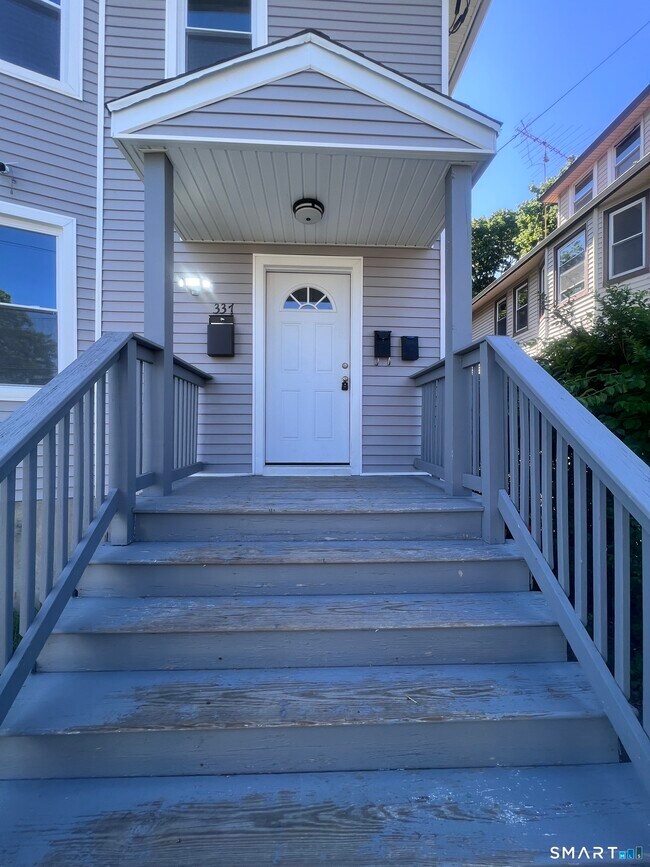 Building Photo - 335 Ridgefield Ave