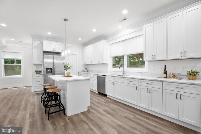 Building Photo - 10302 Laurel Ridge Way
